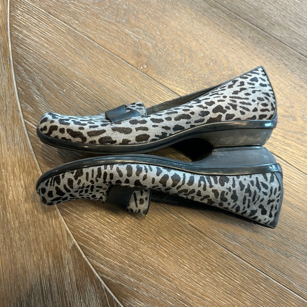 Dansko Leopard Print Flats With Black Trim Size 4… - image 5